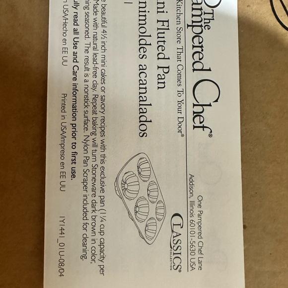 NIB never used Pampered Chef Mini Fluted Stoneware Pan, makes 6 mini Bundt cakes - Picture 4 of 5